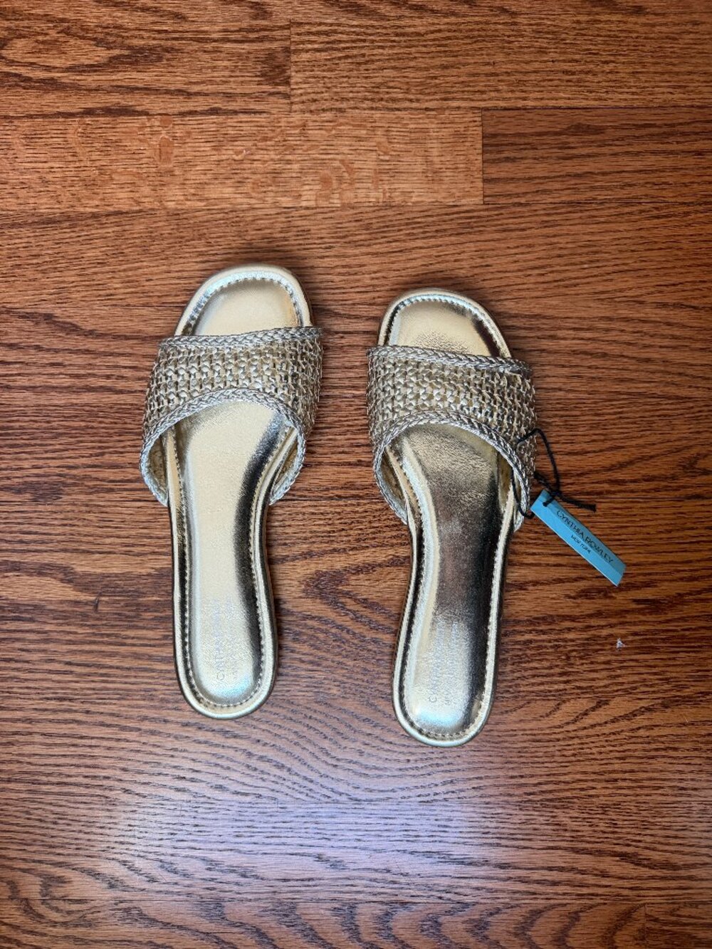 NEW WITH TAG Cynthia Rowley Journey Sandal 8M Gold Platino